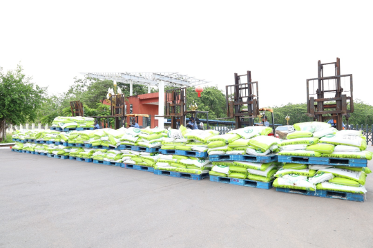 Lao Kaiyuan Donates 27 Tonnes of Fertiliser to Local Villages in Thakhek